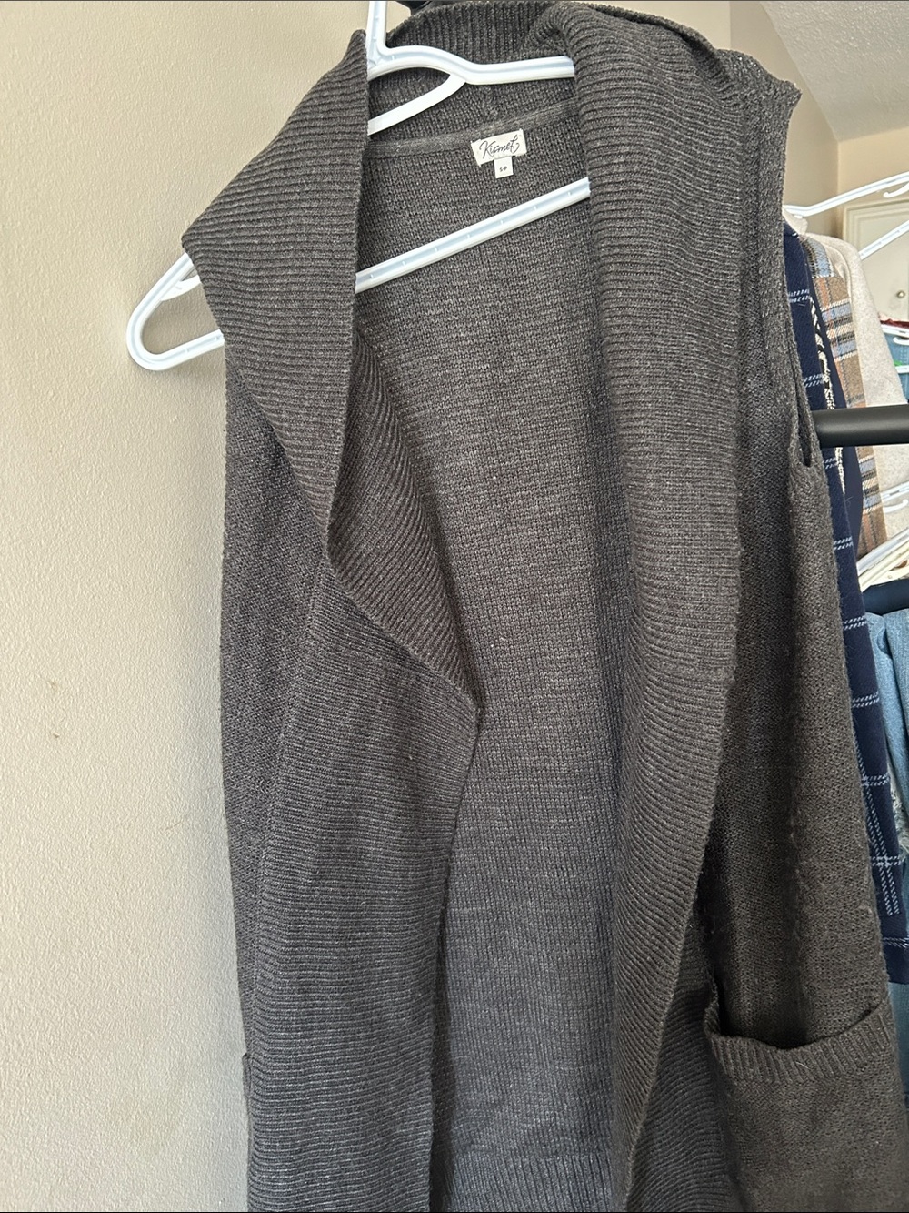 Kensie Charcoal Gray Open-Front Knit Cardigan Vest